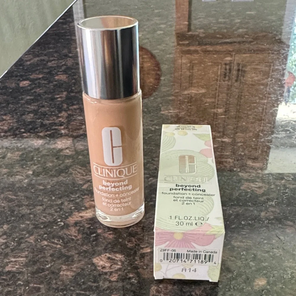 Clinique Beyond Perfecting Foundation + Concealer — Warm Beige (Neutral Tan)